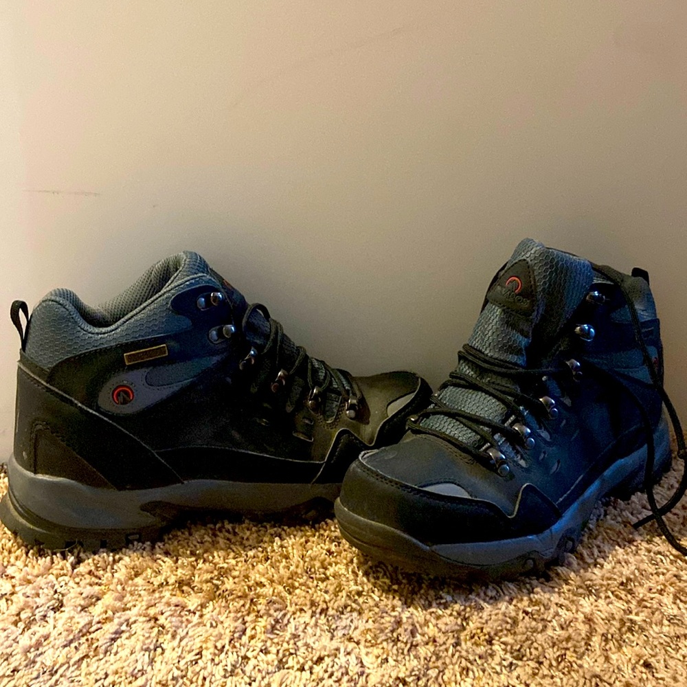 Men’s hiking boots 9.5